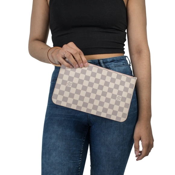 🤍Louis Vuitton Wristlet🤍 - Picture 14 of 14